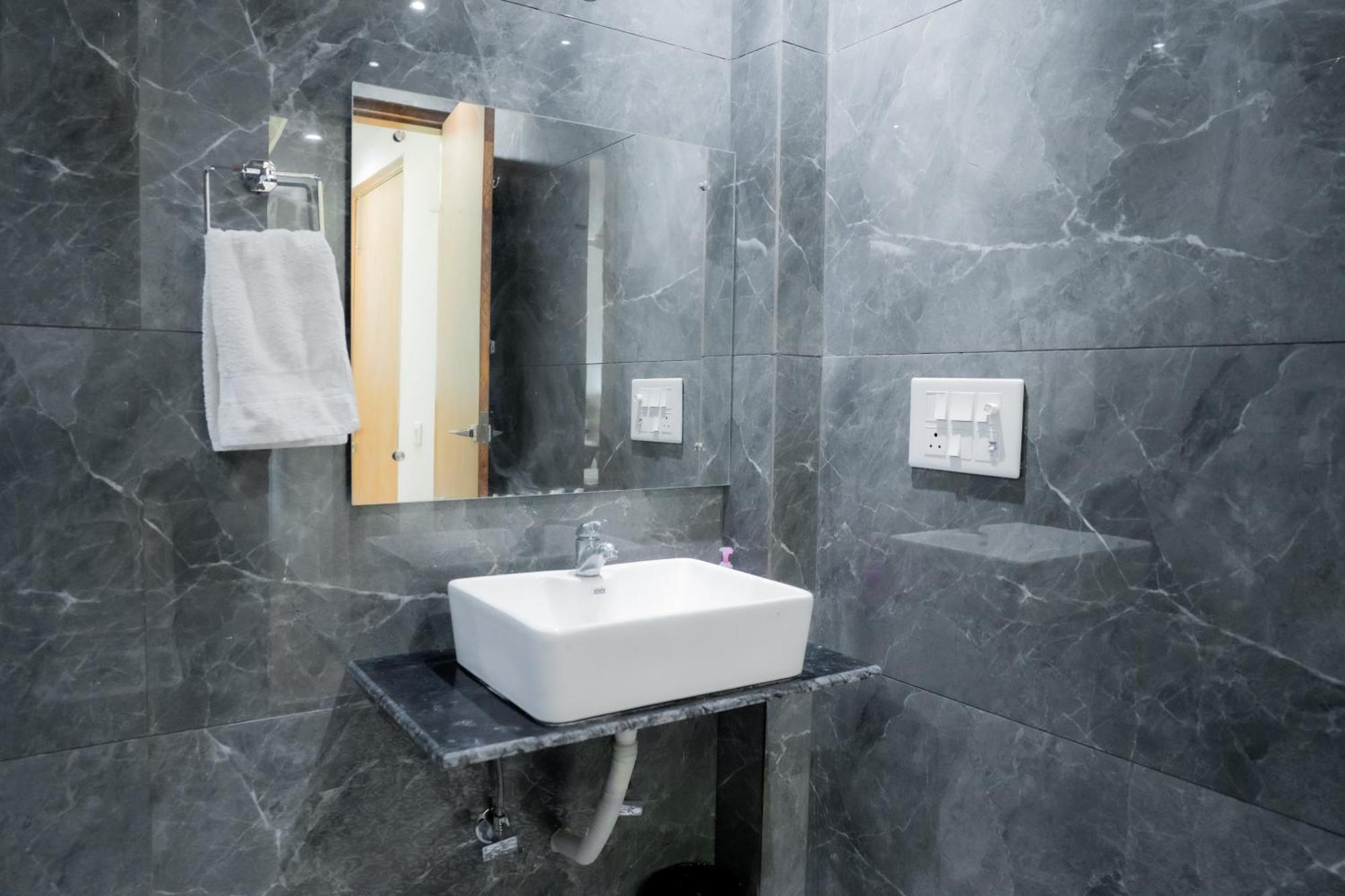 The Sunrise Vista Nizamuddin 3*