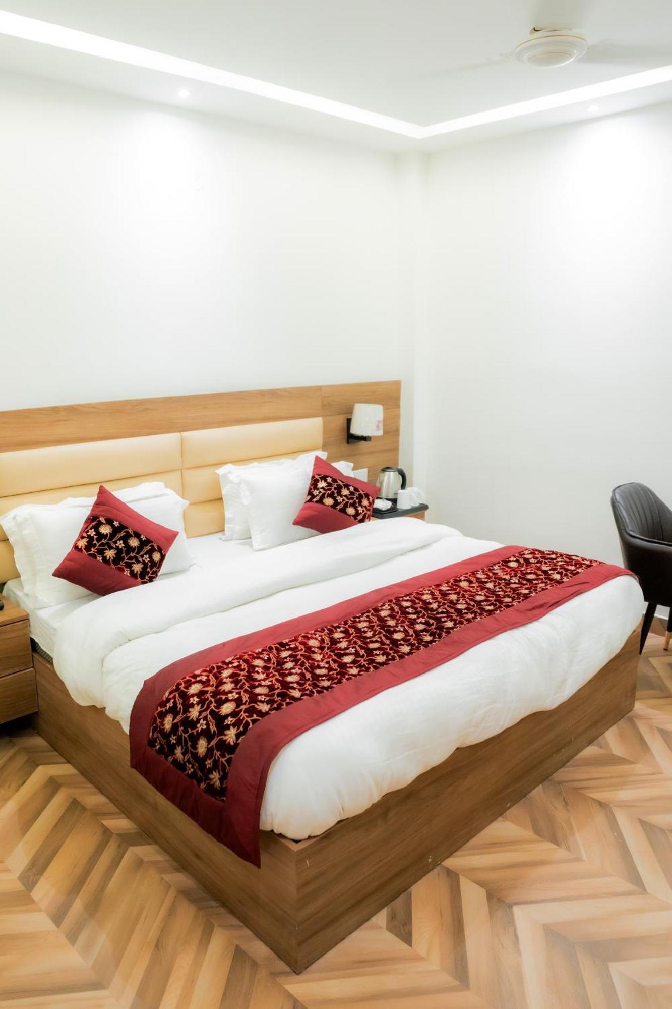 The Sunrise Vista Nizamuddin Hotel